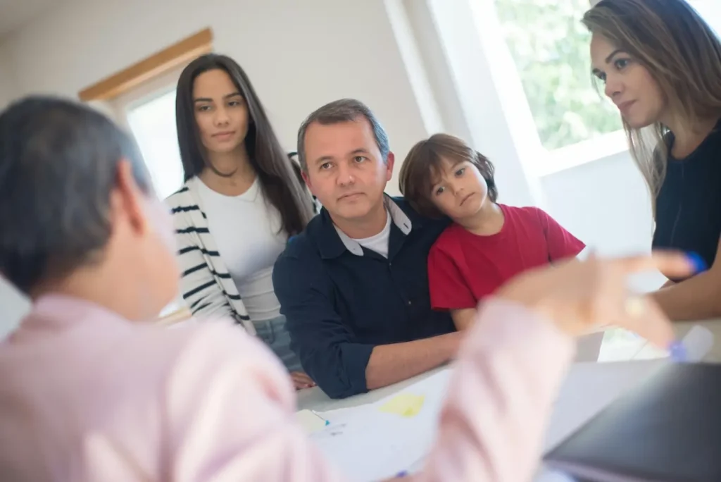 Beratungsgespräch mit Eltern zur Unterstützung im Schulalltag