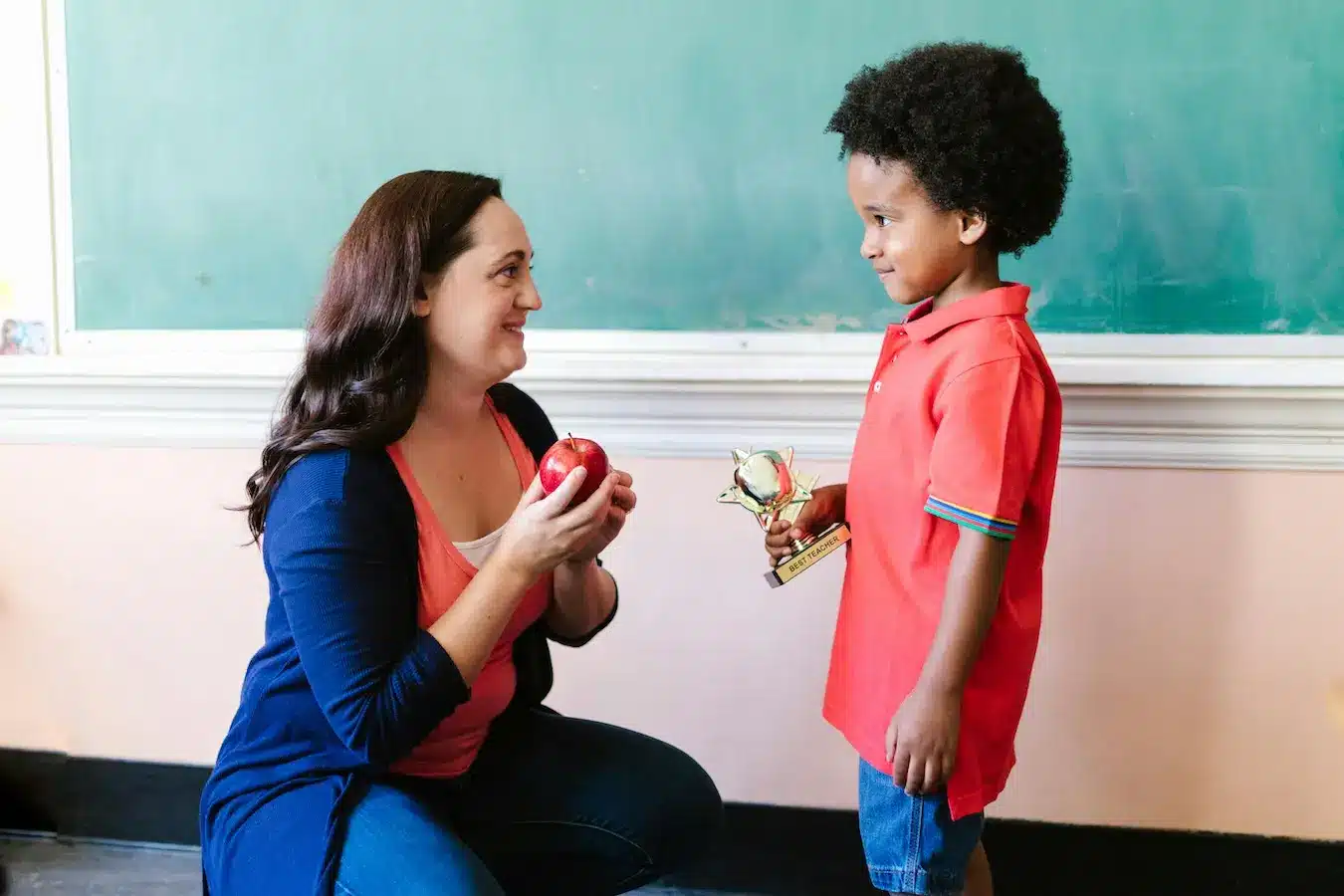 Kind wird im Schulalltag ruhig begleitet